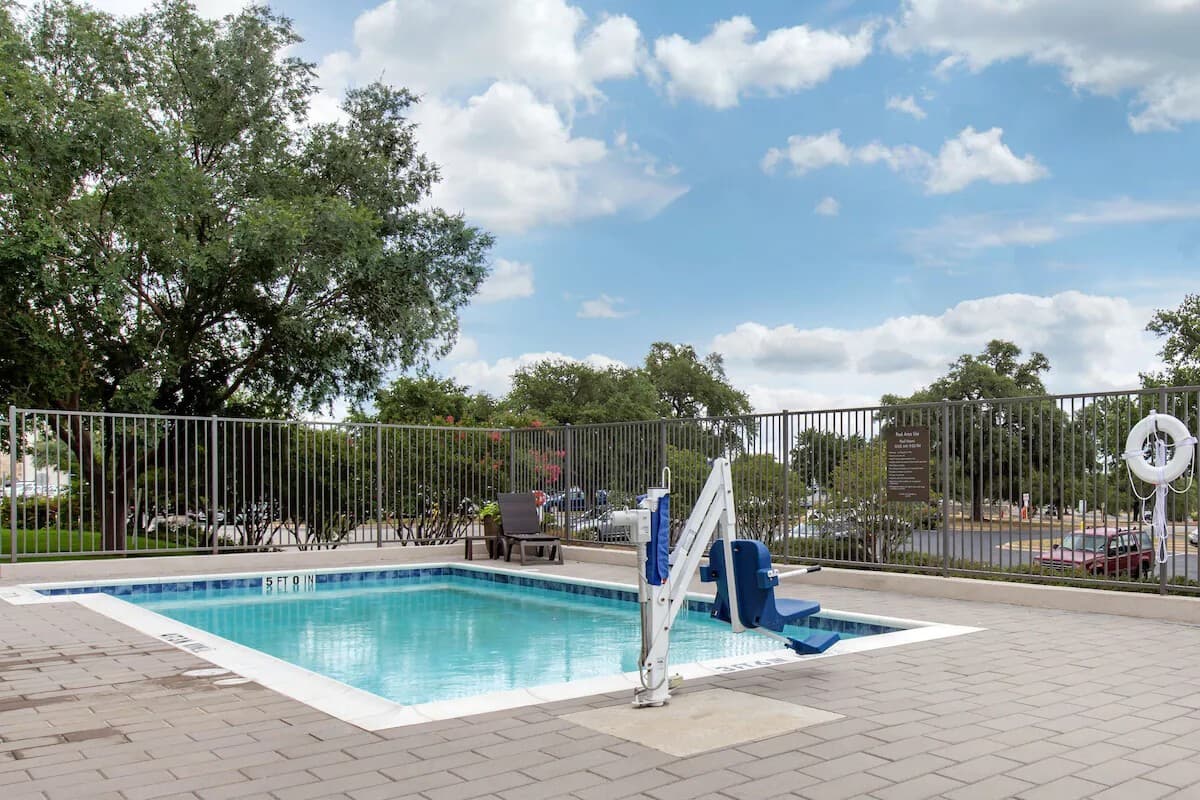 ATX Adventure Base Hotel w/Breakfast & Pool. Austin, TX